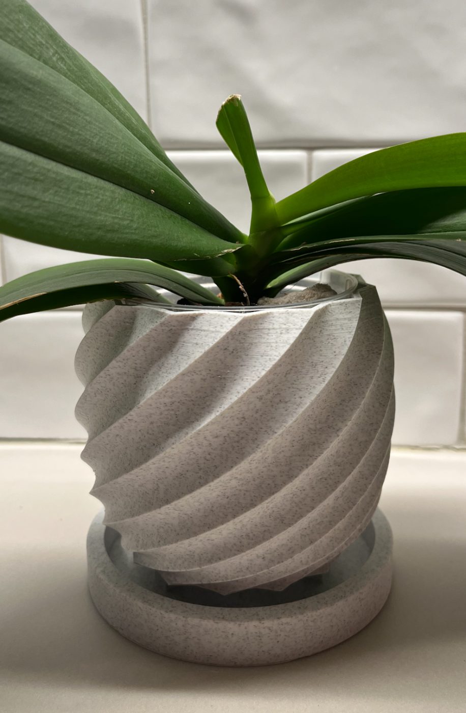 Flower pot with spiral design
