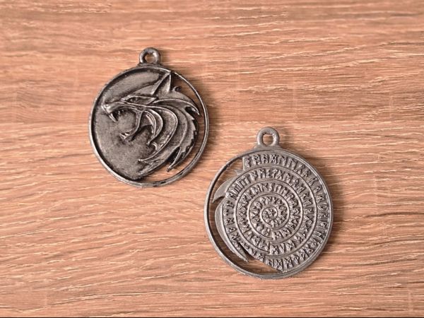 Witcher Geralt Medallion Necklace Prop