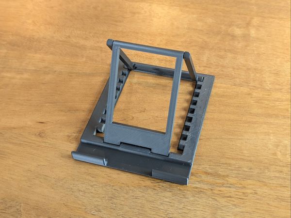 Foldable tablet stand
