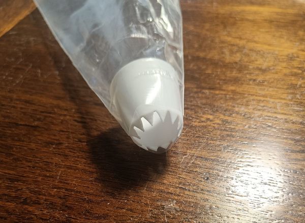 Piping bag tip