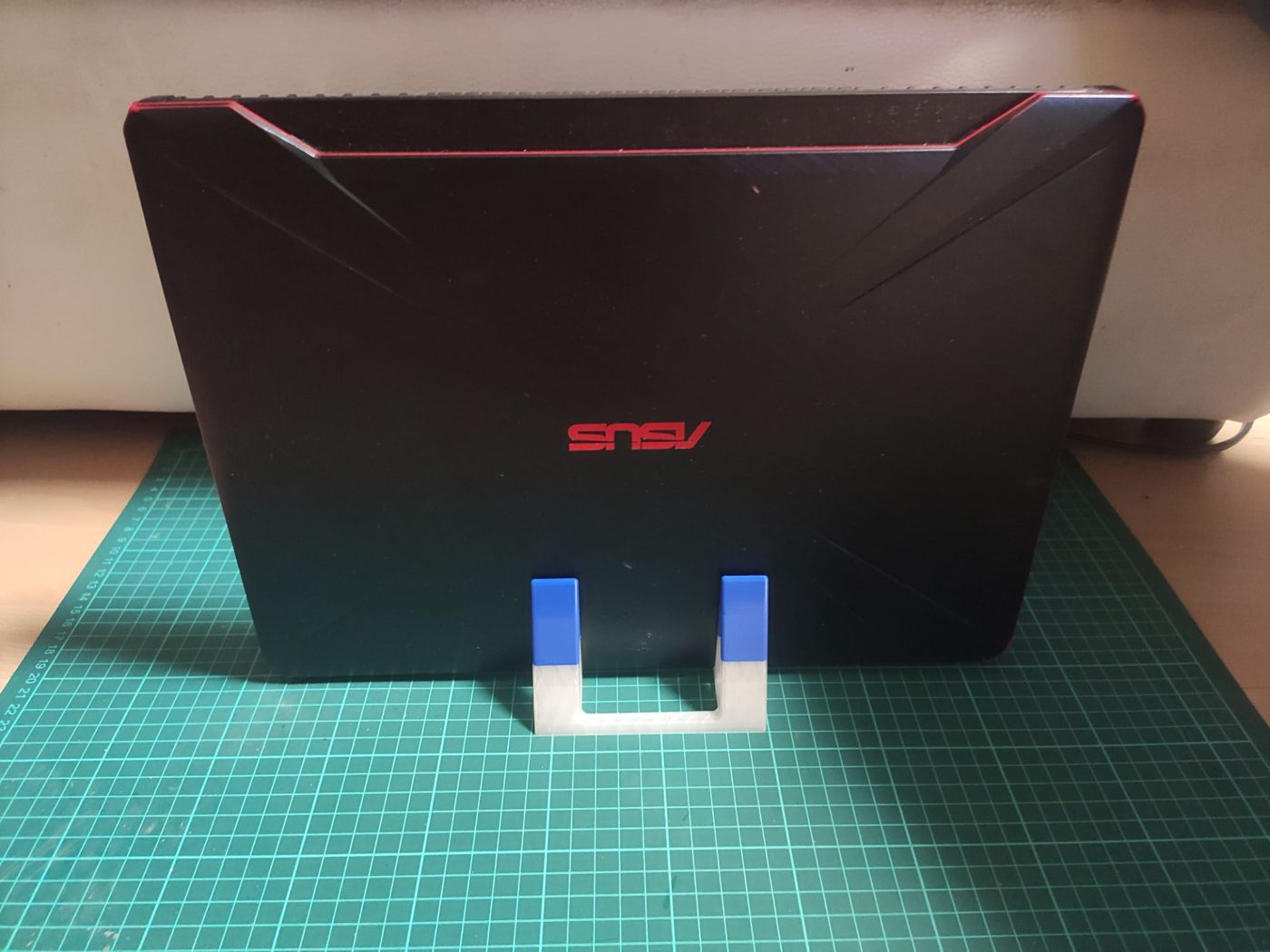Parametric vertical Laptop / Notebook Stand
