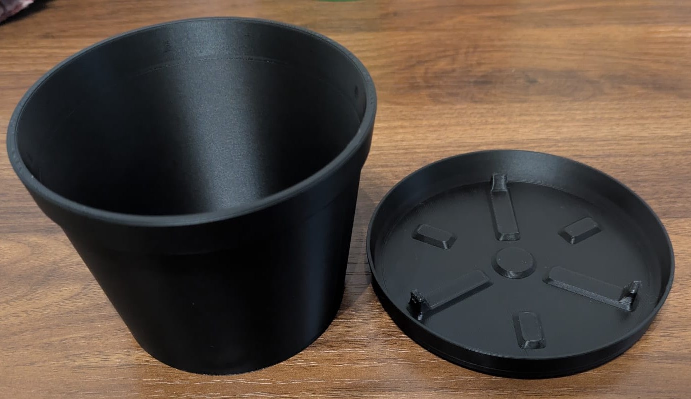 Basic Planter Pot With water tray and drainage