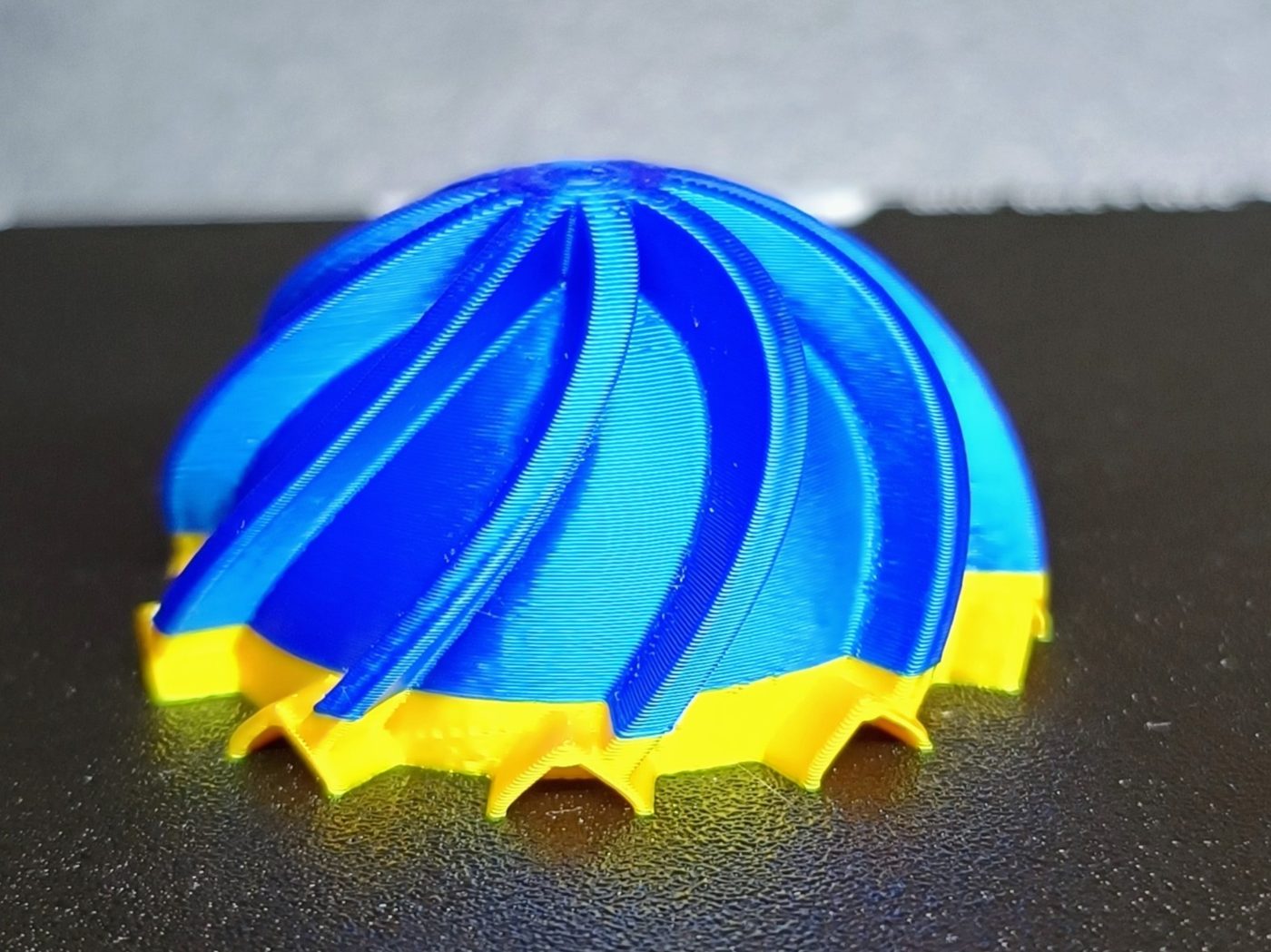 Gift box in the shape of a Christmas ball