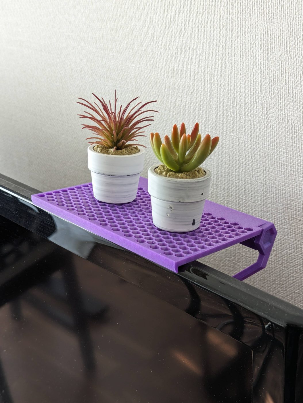 Adjustable Monitor shelf - Fits any display
