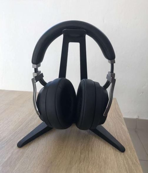 Headphone stand